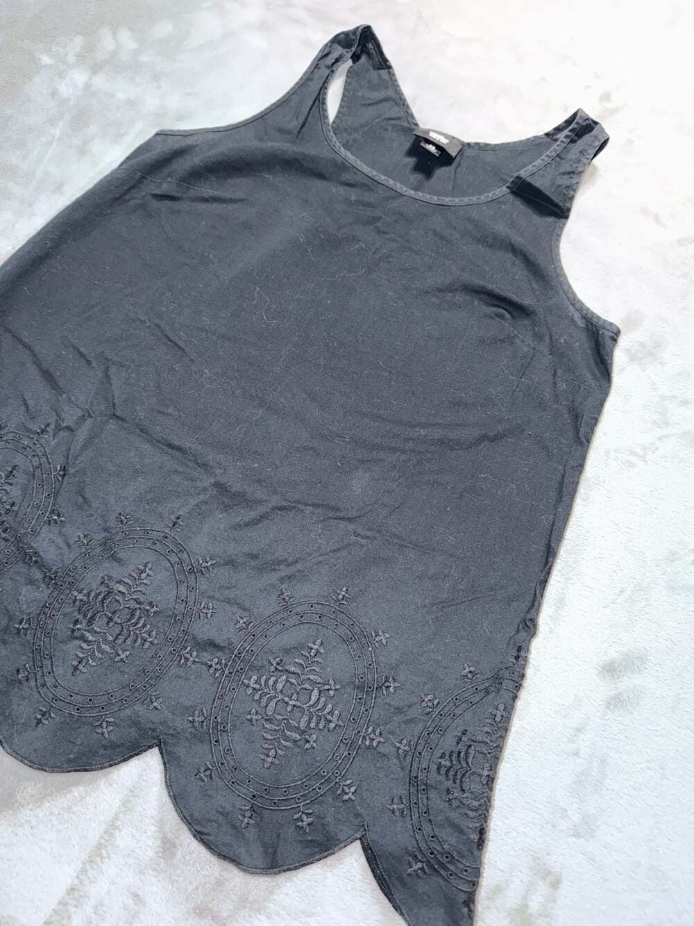 Mossimo Black Embroidered Scalloped Hem Tank Top - Picture 3 of 3